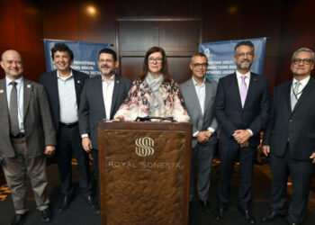 Comitiva sergipana em feira nos EUA se reúne com diretores da Petrobras para discutir retomada da Fafen e projeto Seap