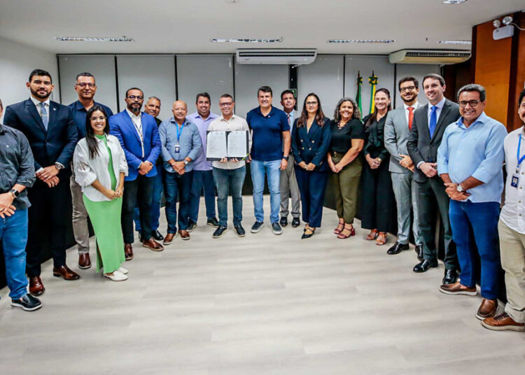 Governo de Sergipe assina proposta de acordo para regularização da Praia do Saco