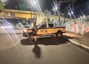 SMTT de Aracaju informa interdição lateral na parte inferior do Viaduto da Francisco Porto por risco estrutural