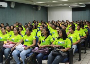 Diretora do MTE dialoga com jovens do ILBJ em Aracaju no dia 15 de maio