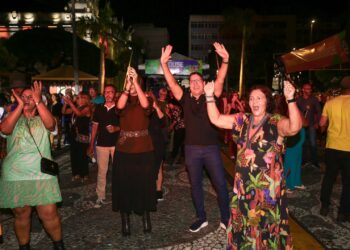 Ricardo Marques comemora sucesso do Forró Caju nos bairros e recebe o carinho do povo