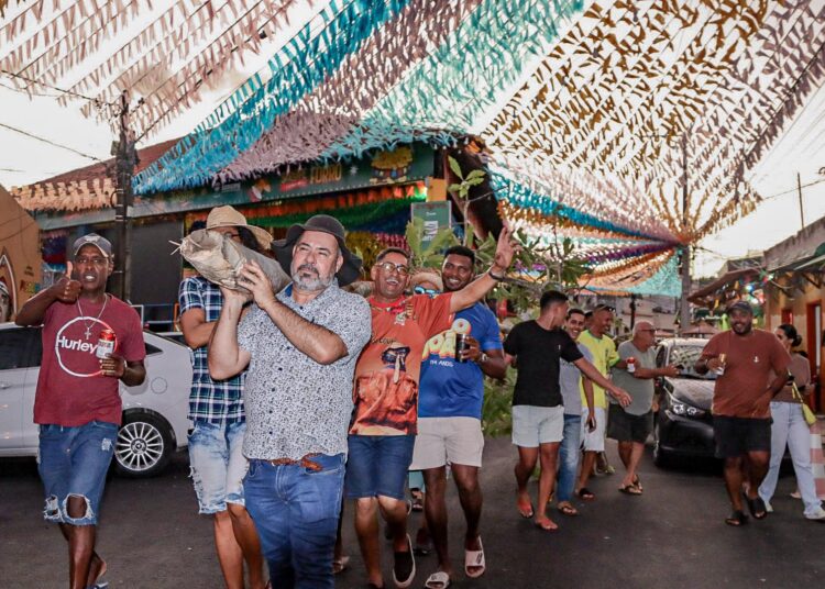 Vereador Isac participa da abertura dos festejos juninos em Aracaju na tradicional Rua São João com a Troca do Mastro