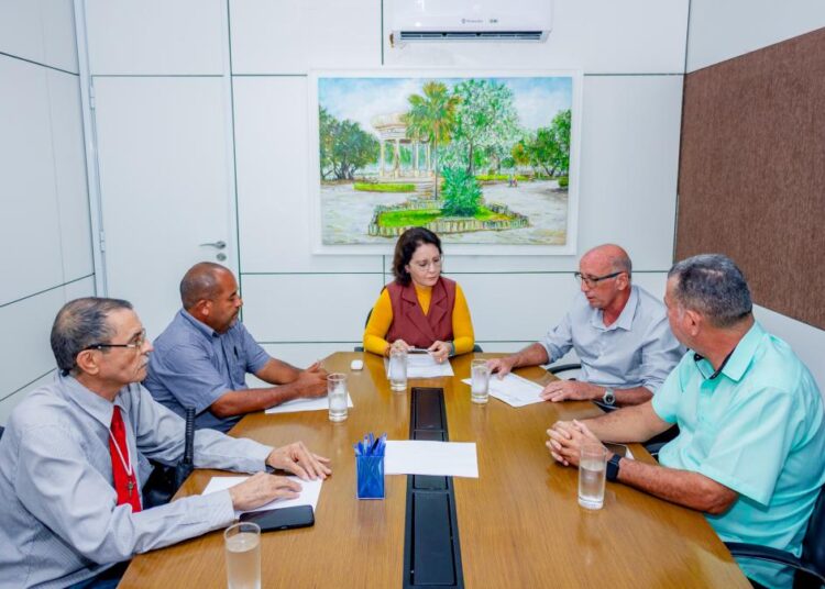 Prefeita Emília Corrêa atende pleito dos taxistas e estende prazo para regularização de alvarás