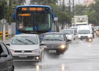 Meteorologia mantém alerta para chuvas e ventos fortes em Sergipe de até 70 km por hora