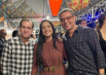 Teixeira Caminhões recebe governador Fábio Mitidieri e autoridades no Camarote da Rede Rio FM nos festejos juninos de Estância
