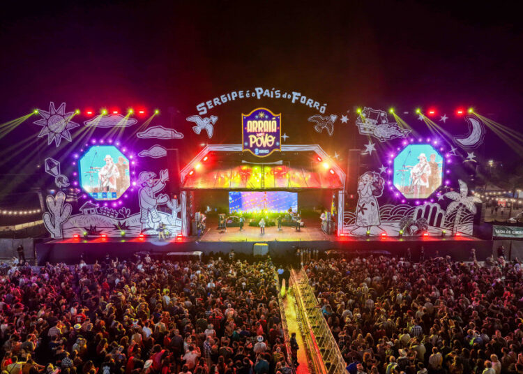 Artistas consagrados do forró animam público no Arraiá do Povo com clássicos da música