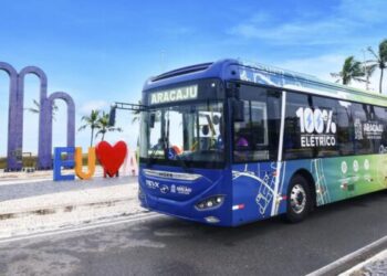 Aracaju dá um passo decisivo rumo à mobilidade sustentável com entrega de 15 ônibus elétricos