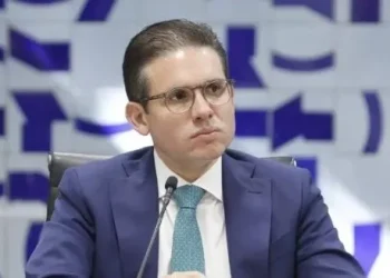 Hugo Mota articula colocar em votação projeto de anistia dos condenados pelos atos de 8 de janeiro