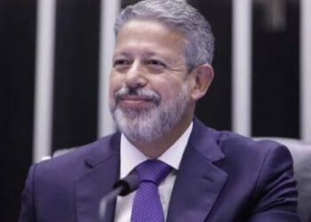 Lira mantém isenção do IR até R$ 5 mil e surpreende com ajustes no projeto