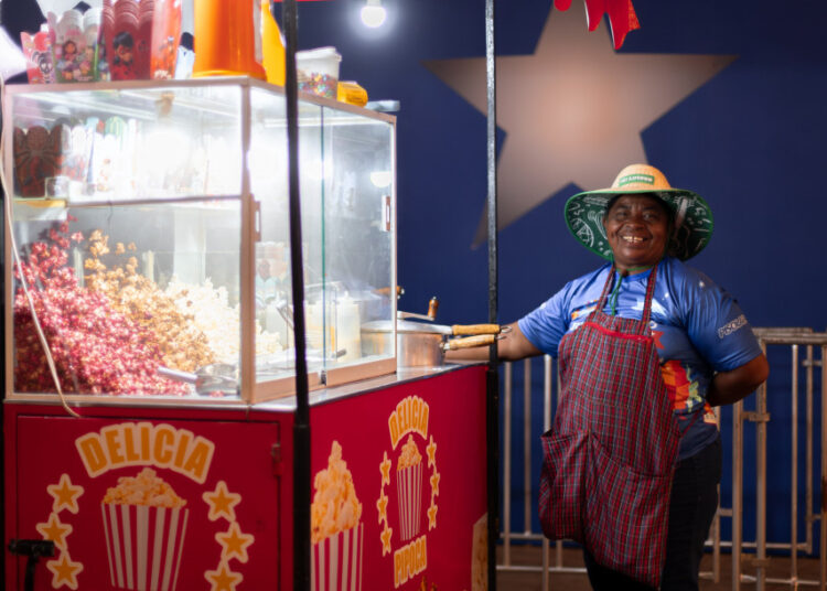 Comerciantes comemoram sucesso de vendas após um mês na Vila do Forró e no Arraiá do Povo