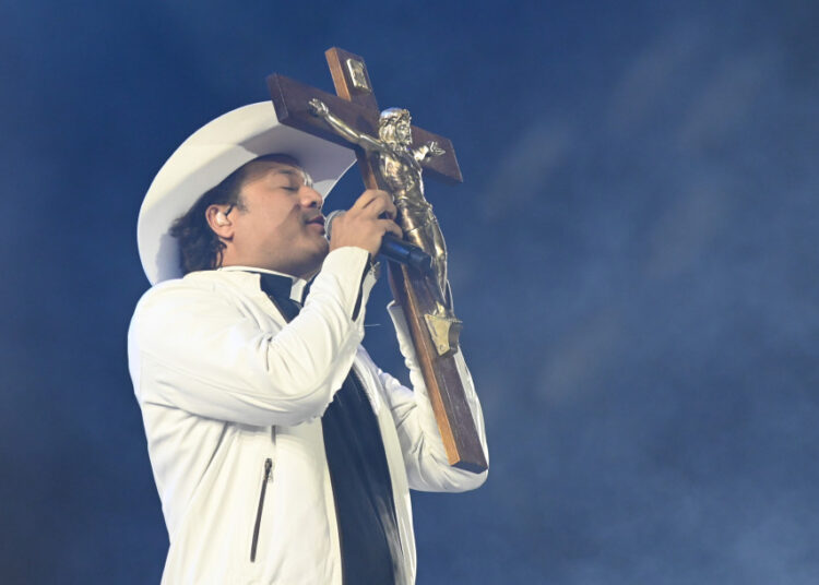 Arrasta Fé reuniu milhares de fiéis em noite com atrações católicas