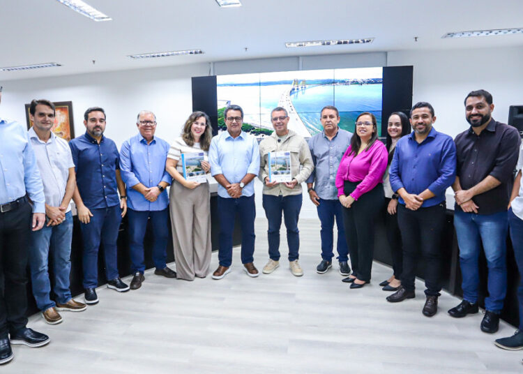 Governador recebe anteprojeto para avanço no processo da nova ponte Aracaju-Barra dos Coqueiros