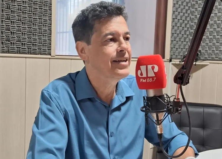 Reitor da UFS anuncia 100 novas vagas para técnicos e curso inédito de Inteligência Artificial