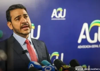 AGU entra com ação no STF contra decisão do Congresso que derrubou decreto do IOF