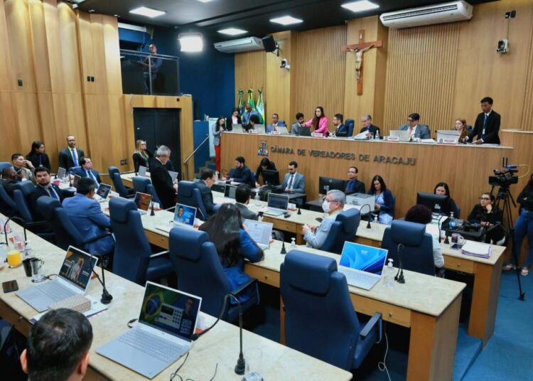 Prefeita Emília comemora aprovação da LDO: Seguiremos construindo uma Aracaju mais justa