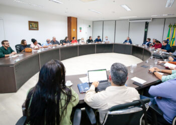 Governo do Estado e professores debatem pautas que beneficiam a categoria