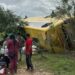 Ônibus com dezenas de passageiros tomba em Sergipe e mobiliza resgate aéreo