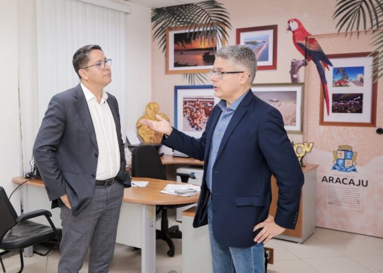 Vice-prefeito Ricardo Marques recebe senador Alessandro Vieira, discute segurança digital nas escolas e solicita emenda para Aracaju