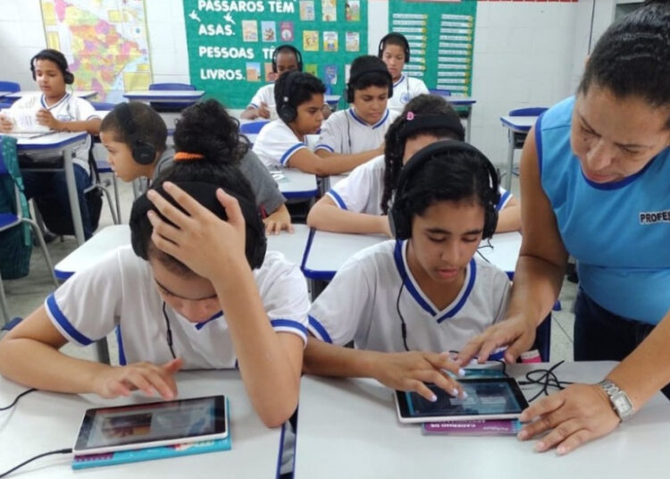 Sergipe se destaca com 100% das escolas estaduais conectadas à internet