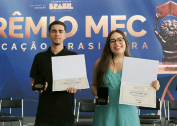 Estudantes da rede pública estadual de Sergipe recebem Prêmio MEC Educação Brasileira por redação no Enem