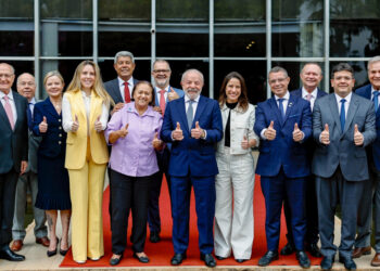 Governador defende interesses de Sergipe em reuniões com presidente Lula e governadores do Nordeste