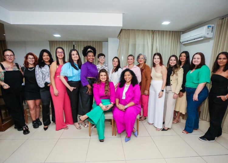 Jornalista Alessandra Franco e terapeuta Drica Alves reúnem mulheres em roda de conversa para a partilha de vivências