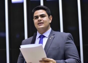 Deputado federal Ícaro de Valmir recebe alta hospitalar e continuará recuperação em casa