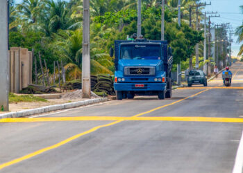 Moradores da Praia do Saco comemoram pavimentação asfáltica realizada pelo Governo do Estado
