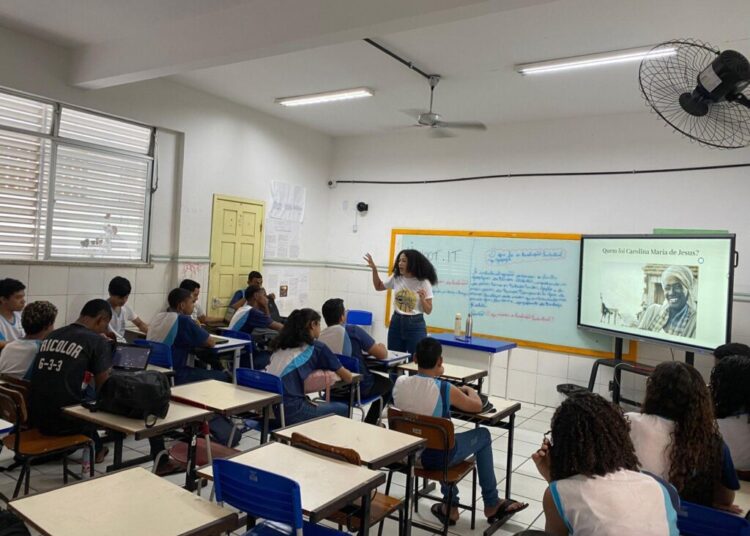 Artistas sergipanas levam o Slam para escolas públicas como forma de educação libertadora