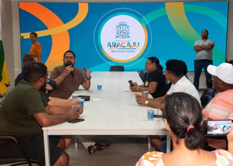 Prefeitura de Aracaju define melhorias para atuação de vendedores ambulantes no Pré-Caju 2025