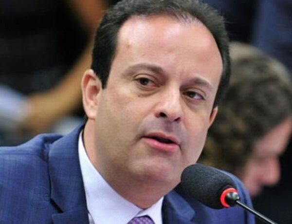 André Moura evita responder acusações de Travancas e acusa oposição de promover ataques político-eleitorais