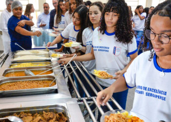 Alimentação escolar da rede estadual assegura mais de 200 mil refeições ao dia em 2025