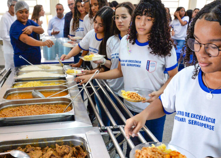 Alimentação escolar da rede estadual assegura mais de 200 mil refeições ao dia em 2025