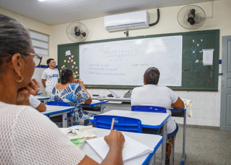 Sergipe avança nas políticas públicas e nos índices de alfabetização de crianças e pessoas a partir dos 15 anos