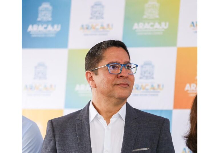 Ricardo Marques comemora aprovação, na Câmara, de projetos enviados pela prefeitura para reestruturar carreiras