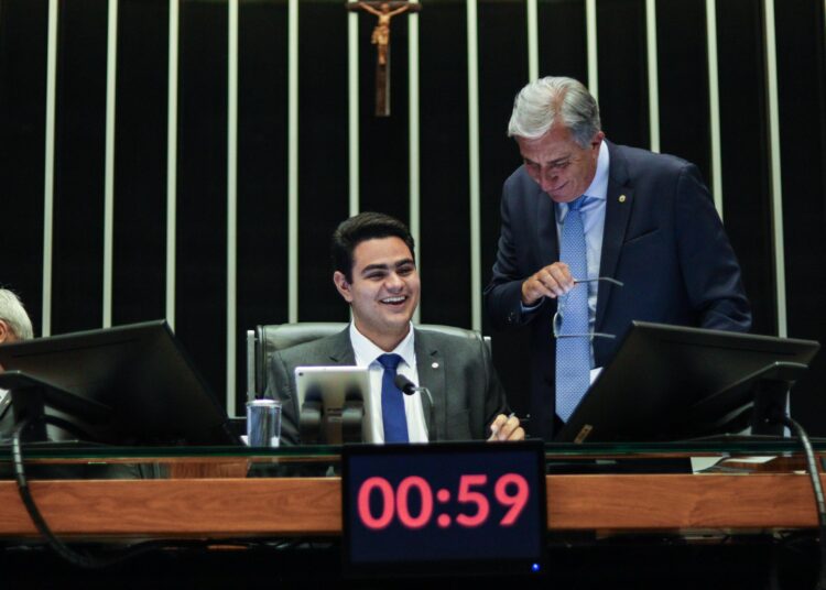 Deputado federal mais jovem do Brasil, Ícaro de Valmir se destaca com números expressivos em 2025