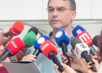 Em carta, Bolsonaro oficializa apoio e confirma Flávio como pré-candidato à Presidência