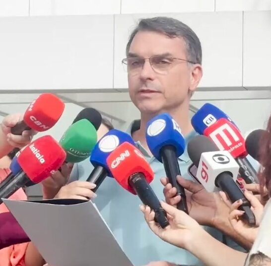 Em carta, Bolsonaro oficializa apoio e confirma Flávio como pré-candidato à Presidência