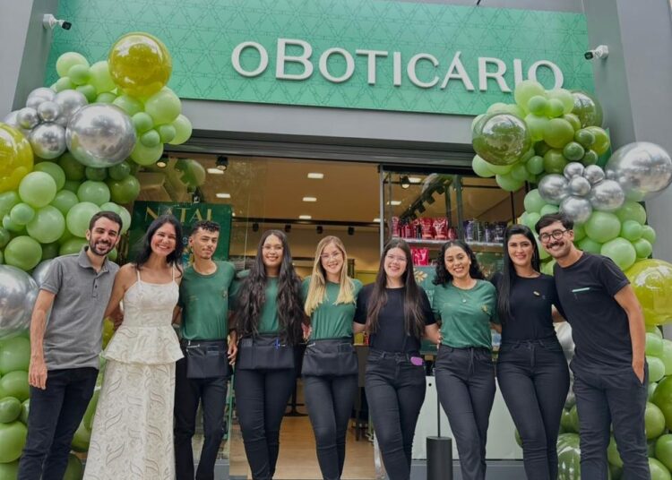 O Boticário reinaugura loja em Nossa Senhora das Dores com modelo que resgata início da marca 