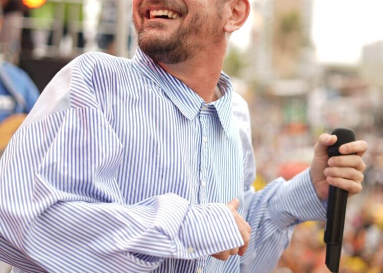 Saulo Fernandes traz o clima do verão para Aracaju com a festa “Saulo, Som, Sol”