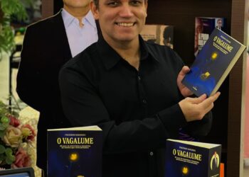 Jornalista e escritor Fredson Navarro lança livro ‘O Vagalume’ em Belo Horizonte