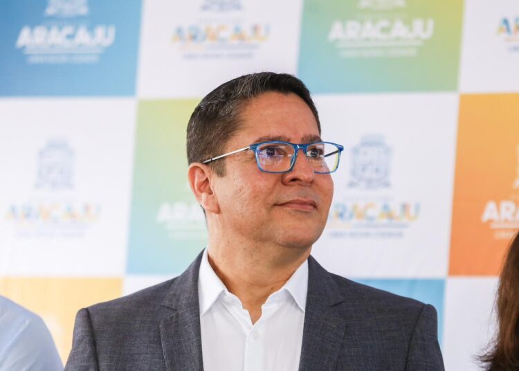 Ricardo Marques comemora aprovação, na Câmara, de projetos enviados pela prefeitura para reestruturar carreiras