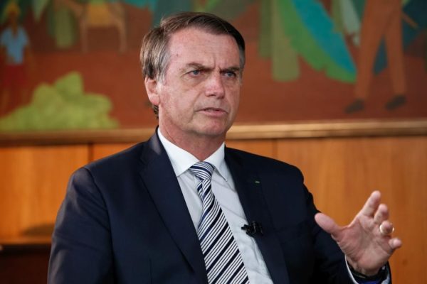 Bolsonaro volta a ter crise de soluços e deve passar por novo procedimento nesta segunda