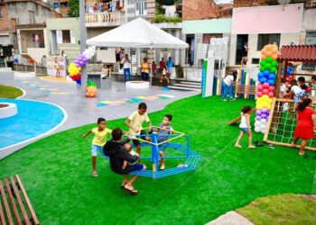 Programa Crescer Brincando transforma direito ao brincar em política pública e leva 20 brinquedopraças a Sergipe