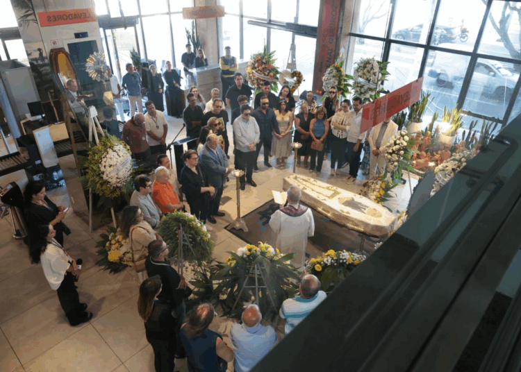 Na Alese, deputados, familiares e amigos prestaram homenagens a Deoclécio Vieira Filho