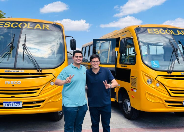 Deputado Ícaro de Valmir participa de assinatura de ordens de serviço em Areia Branca e reforça compromisso com o município.