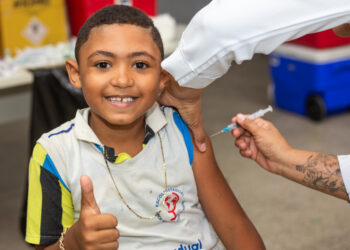 Sergipe amplia vacinação contra dengue para crianças e adolescentes