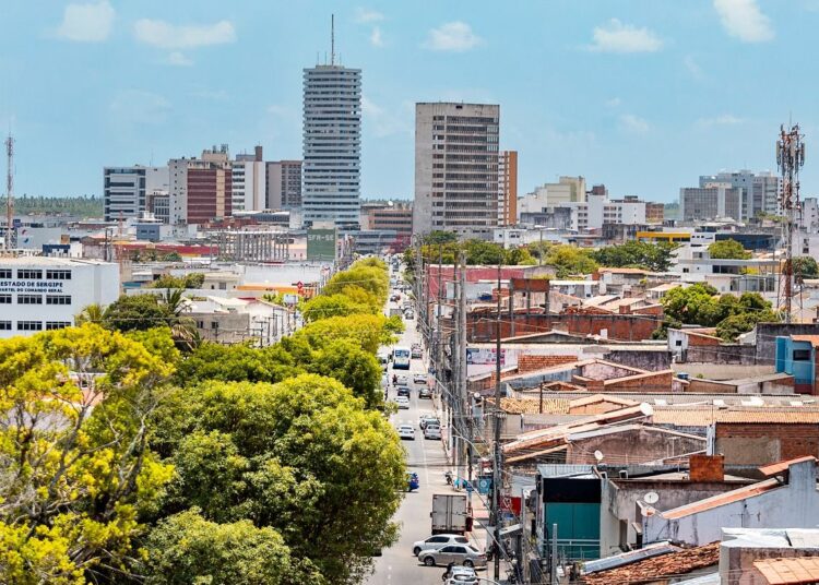 Aracaju é destaque como a 2ª capital do NE com melhor equilíbrio entre empregos formais e benefícios sociais