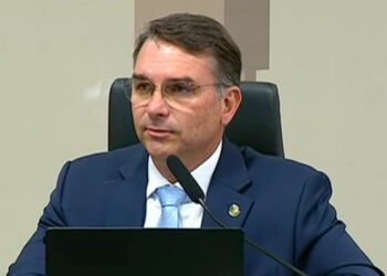 Flávio Bolsonaro sai em defesa da intervenção militar norte-americana na Venezuela