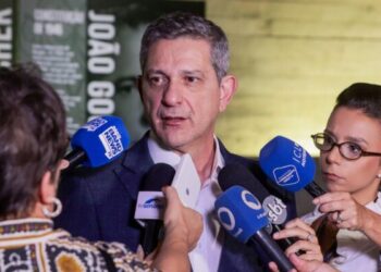 Líder do PT condena atuação dos EUA na Venezuela e aponta ameaça à América Latina